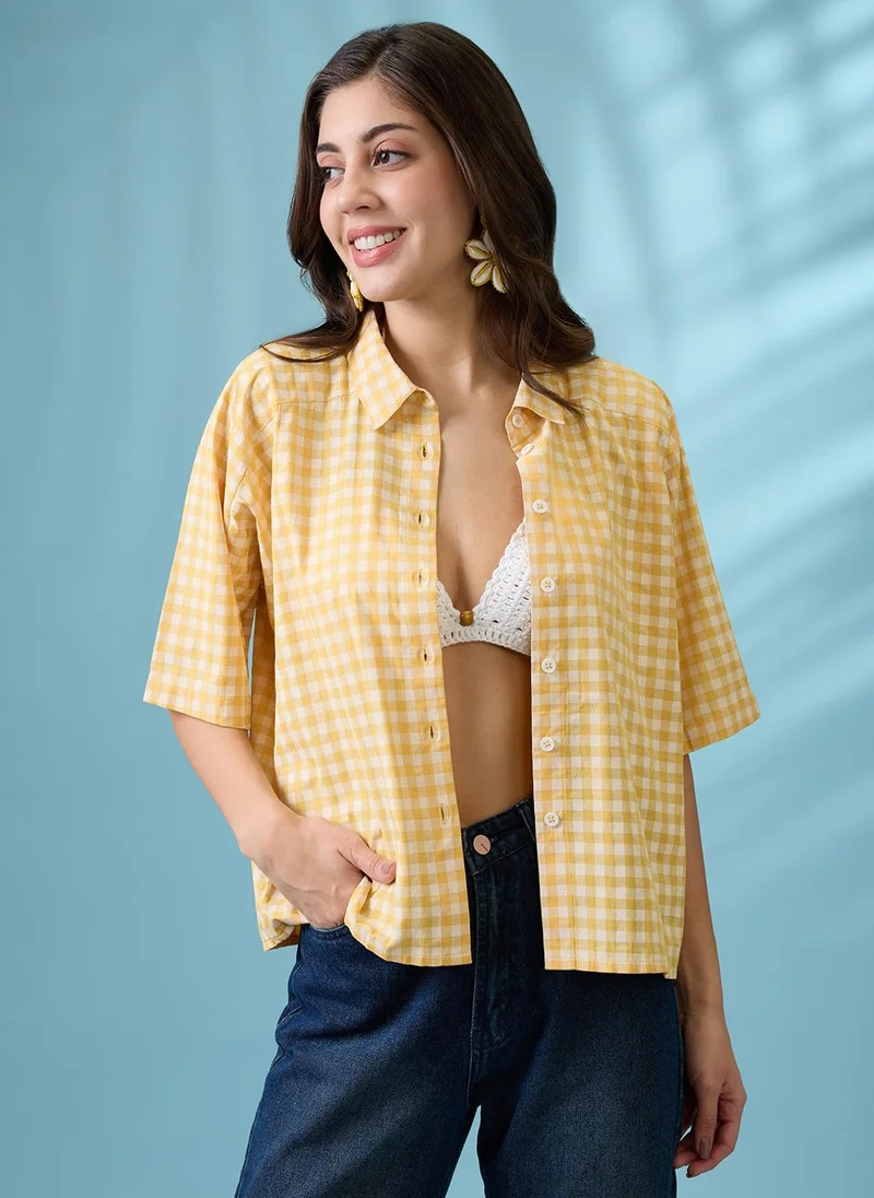 جلو باص قميص نسائي بأكمام قصيرة وياقة قميص كاروهات أصفر