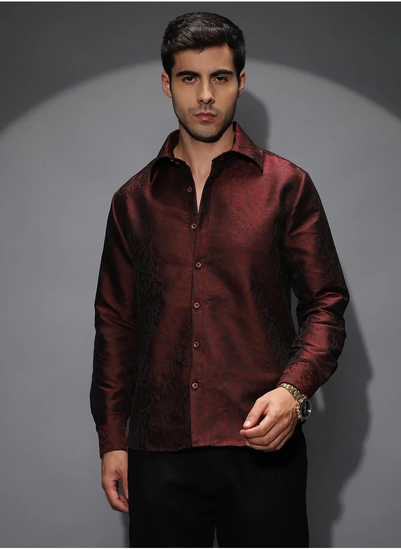 كامبوس سوترا Men's Burgundy Red Foliage-Woven Shirt For Casual Wear | Spread Collar | Long Cuffed Sleeves | Button Closure | Shirt Shirt Crafted With Comfort Fit For Everyday Wear