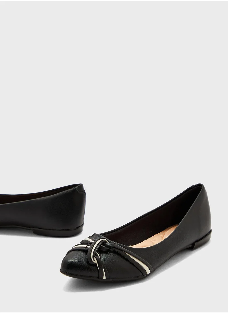MOLECA Annalise Close Toe Ballerinas
