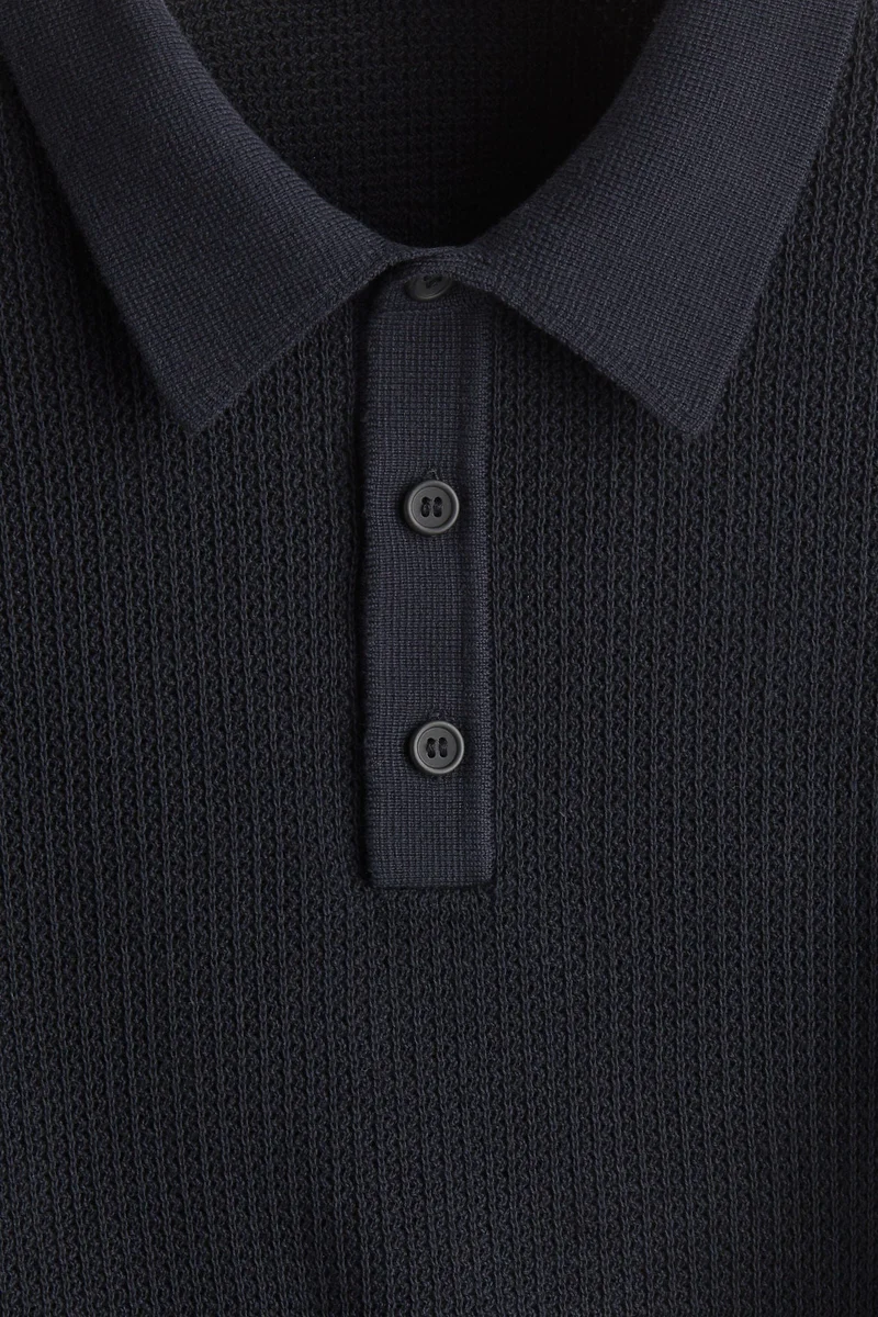 اتش اند ام تي-شيرت بولو محبوك بقصة عادي