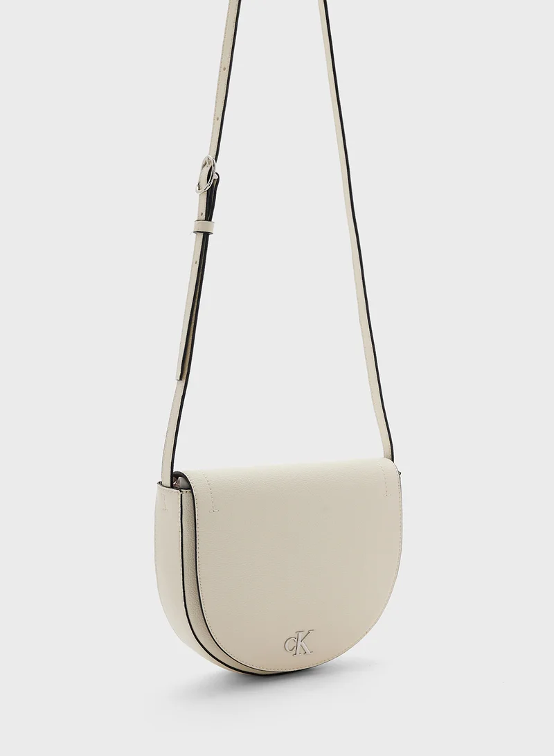 كالفن كلاين جينز Minimal Monogram Saddle Bag