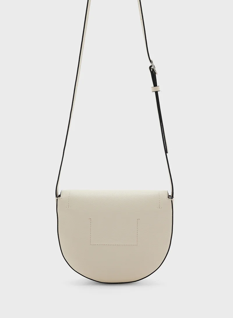 كالفن كلاين جينز Minimal Monogram Saddle Bag