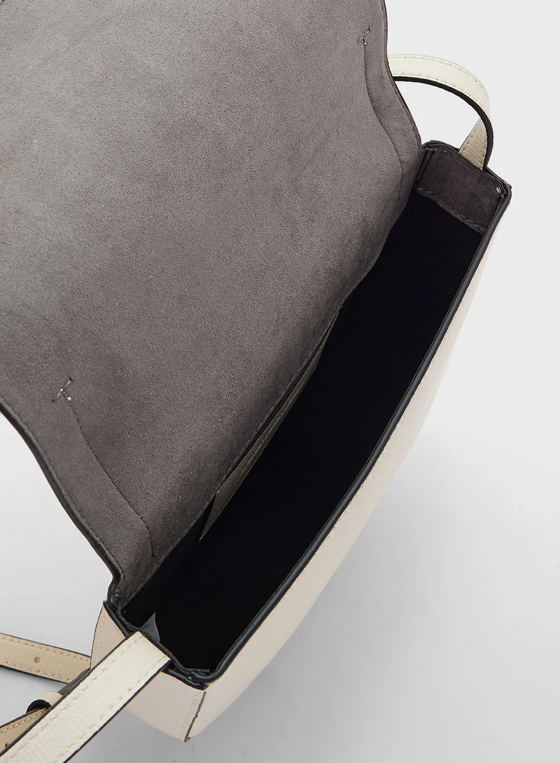 كالفن كلاين جينز Minimal Monogram Saddle Bag