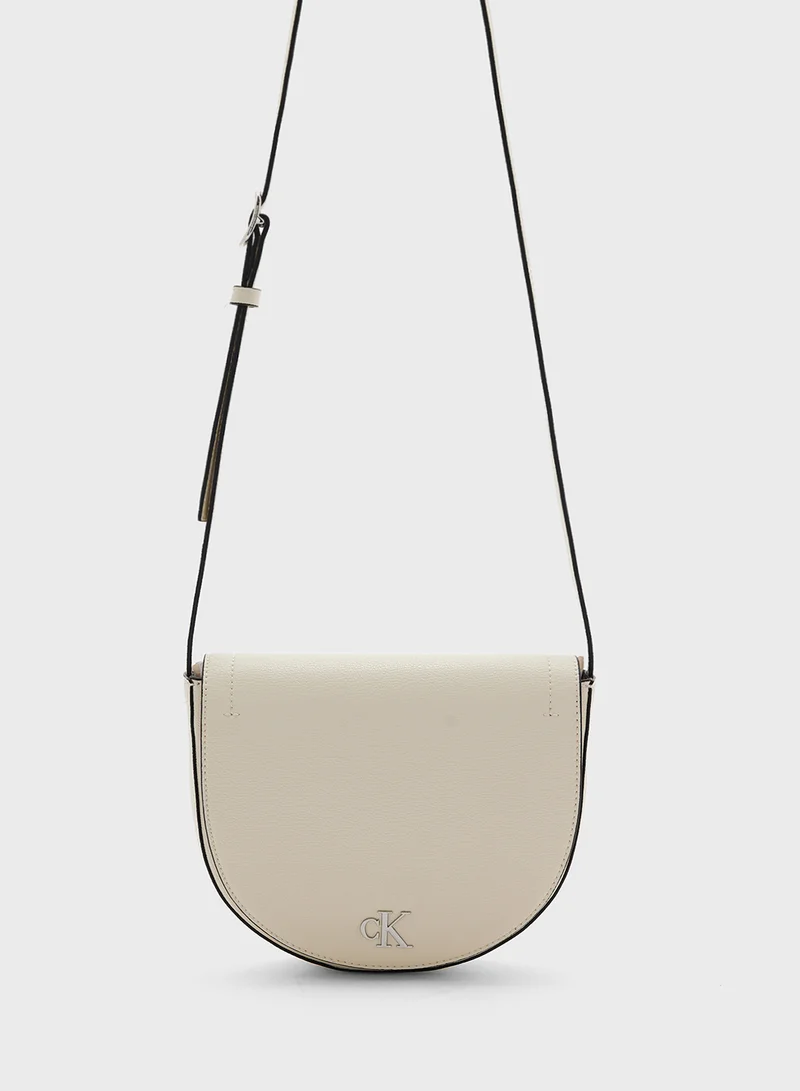كالفن كلاين جينز Minimal Monogram Saddle Bag