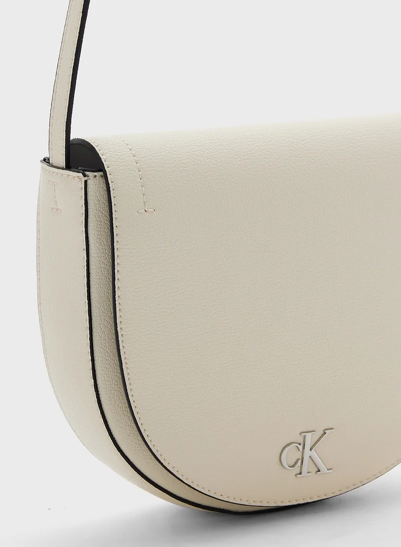كالفن كلاين جينز Minimal Monogram Saddle Bag