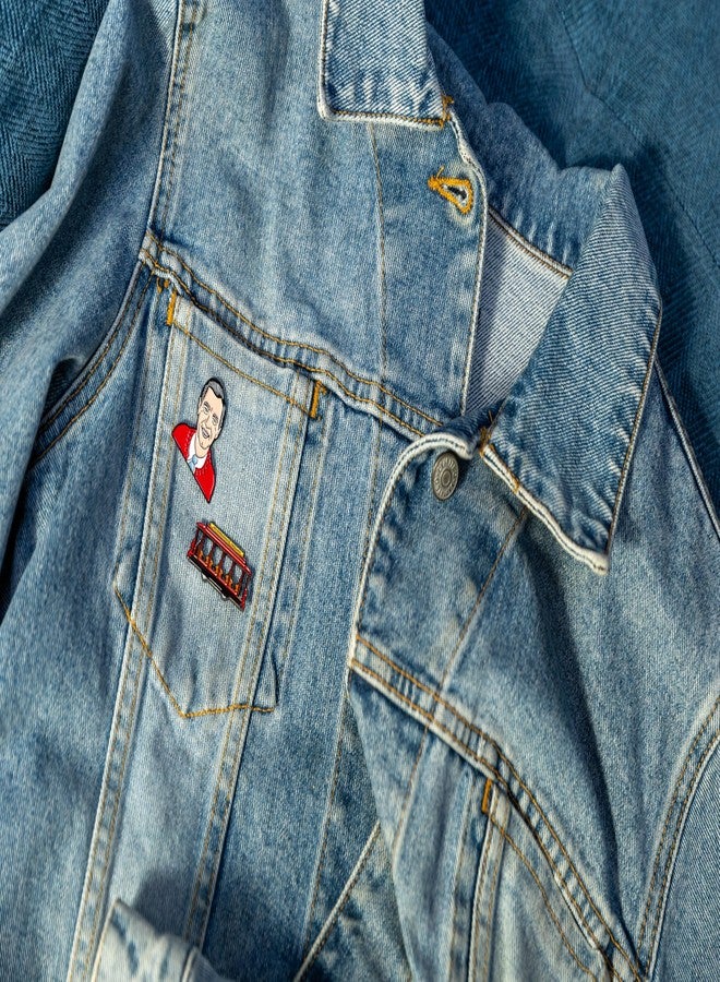 ذي أن إمبلويد فيلوسوفرز جيلد مجموعة دبابيس مينا لشخصيتي السيد روجرز وعربة الترام من نقابة الفلاسفة العاطلين عن العمل - مزودة بمشابك خلفية مطاطية قوية، مجموعة من دبوسين - Image 3