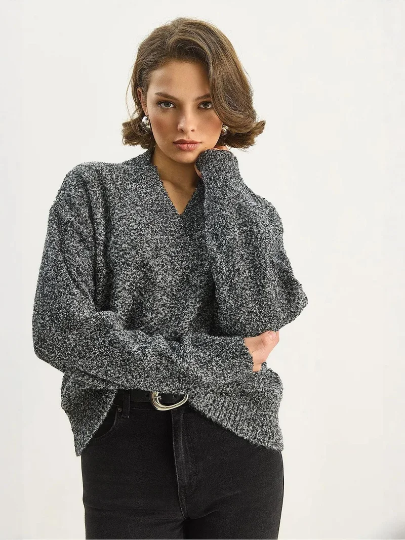 بيانكو لوتشي بلوفر محبوك برقبة على شكل حرف  وأكمام طويلة