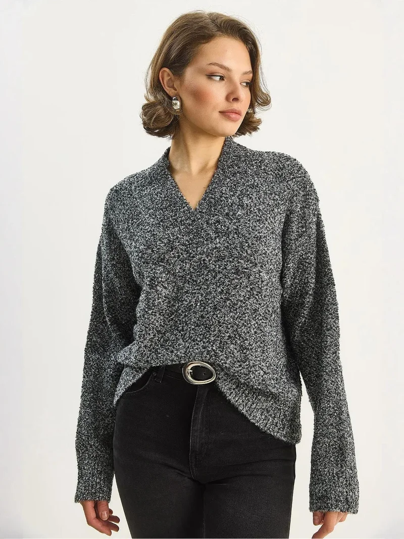 Bianco Lucci LUCCI V-Neck Long Sleeve Knit Sweater