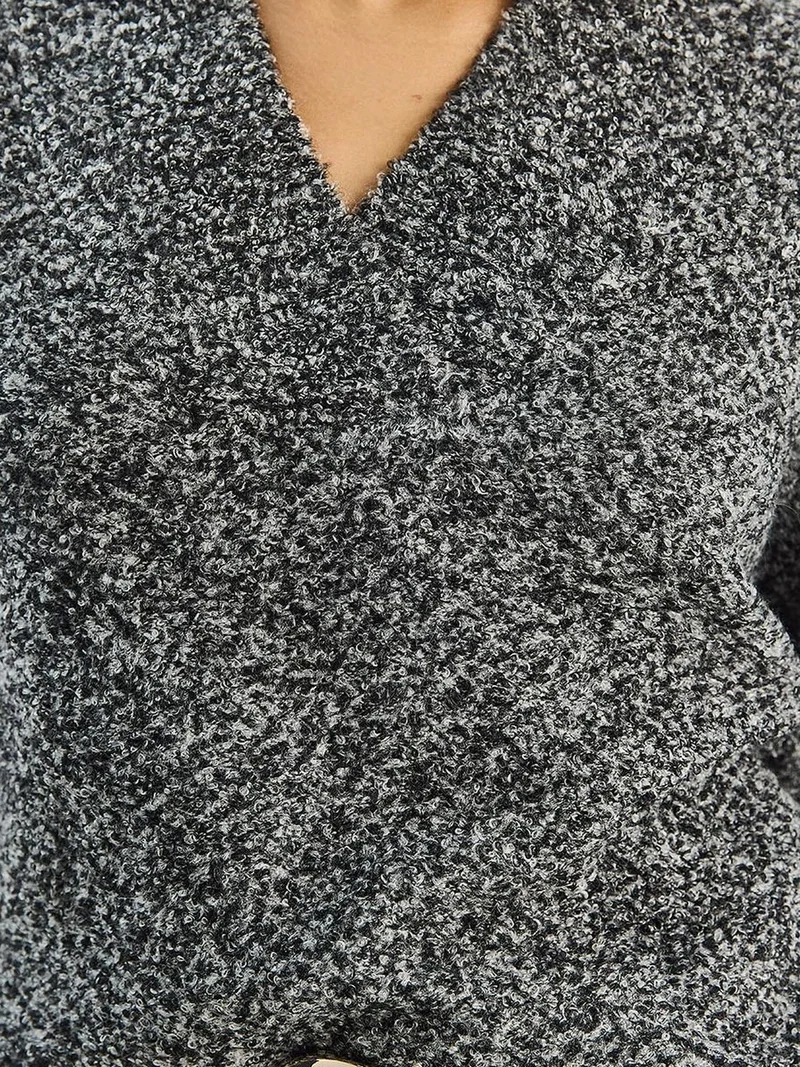 بيانكو لوتشي بلوفر محبوك برقبة على شكل حرف  وأكمام طويلة