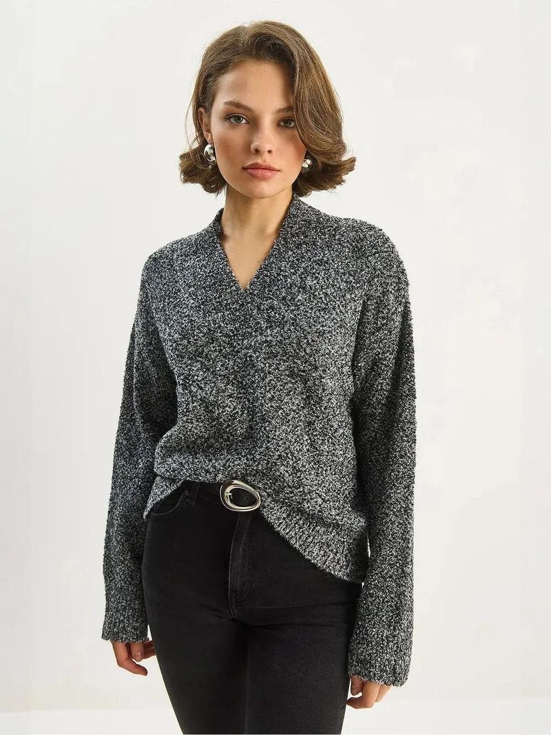 بيانكو لوتشي بلوفر محبوك برقبة على شكل حرف  وأكمام طويلة