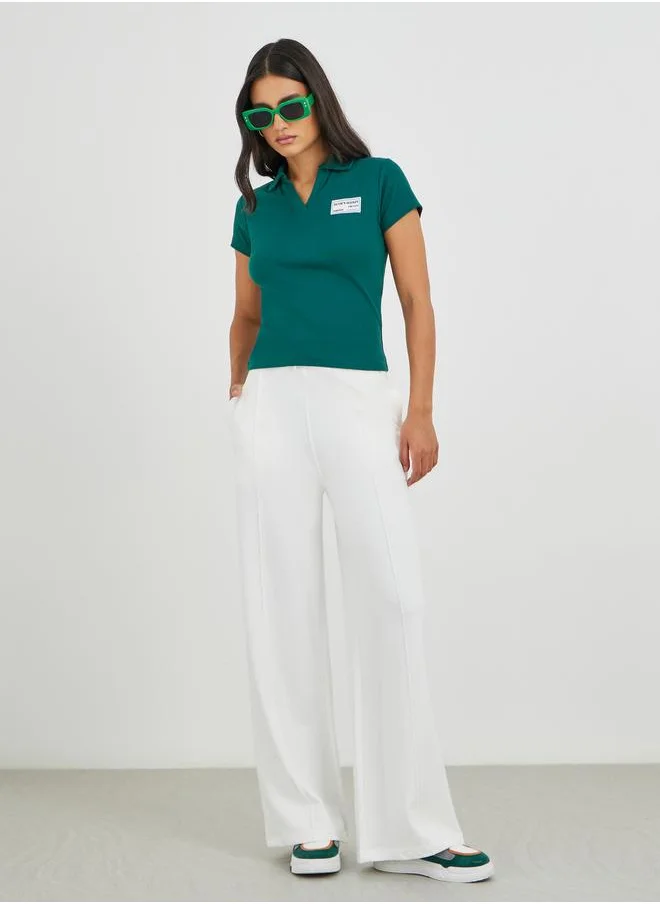 ستايلي Styli Wide Ribbed Contrast Badge Detail Cropped Polo T-Shirt
