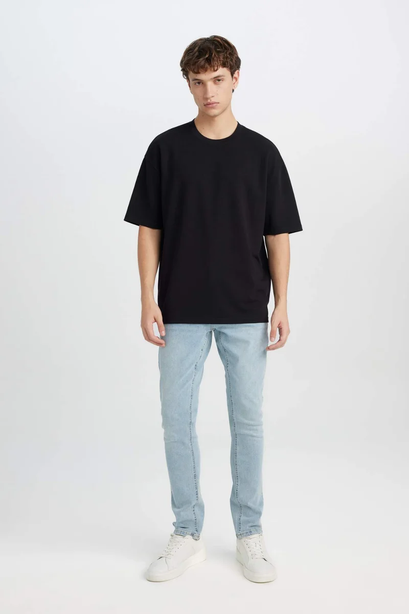 ديفاكتو Oversize Crew Neck Short Sleeve T-Shirt