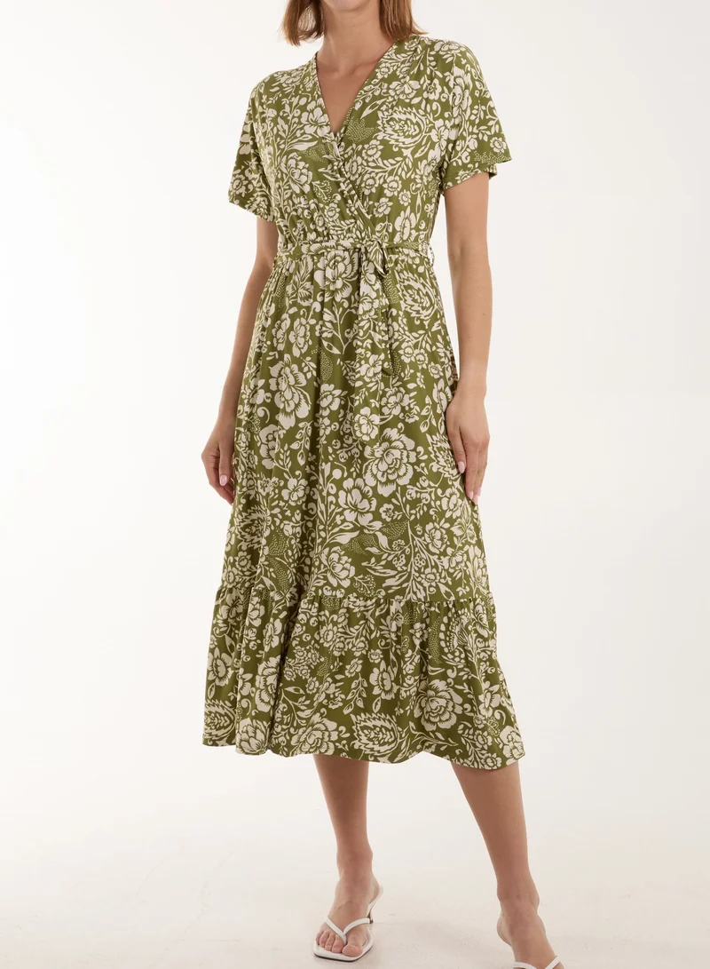 بلو فانيلا فستان ميدي بياقة على شكل حرف  مع رباط شرابة