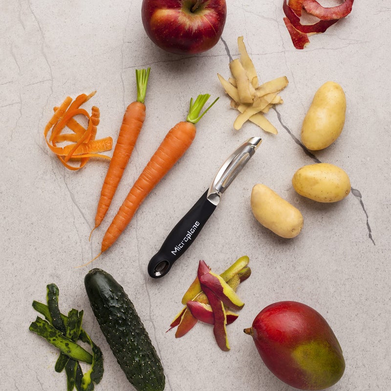 Microplane قشارة ميكروبلان المصنوعة من الفولاذ المقاوم للصدأ، شفرة حادة لتقشير الفواكه والخضروات الصلبة بسهولة، قشارة مطبخ للطهاة المنزليين والطهاة المحترفين - Image 3