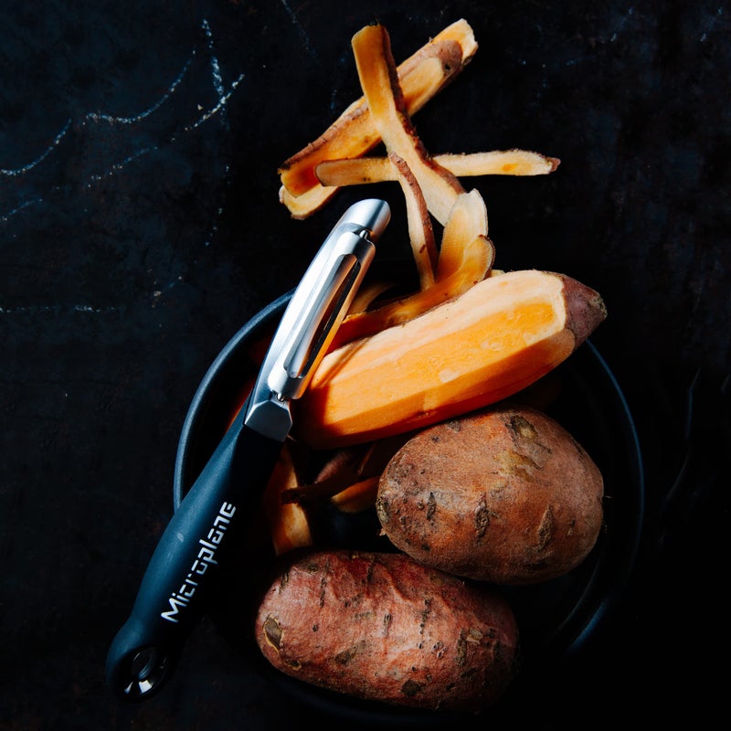 Microplane قشارة ميكروبلان المصنوعة من الفولاذ المقاوم للصدأ، شفرة حادة لتقشير الفواكه والخضروات الصلبة بسهولة، قشارة مطبخ للطهاة المنزليين والطهاة المحترفين - Image 4