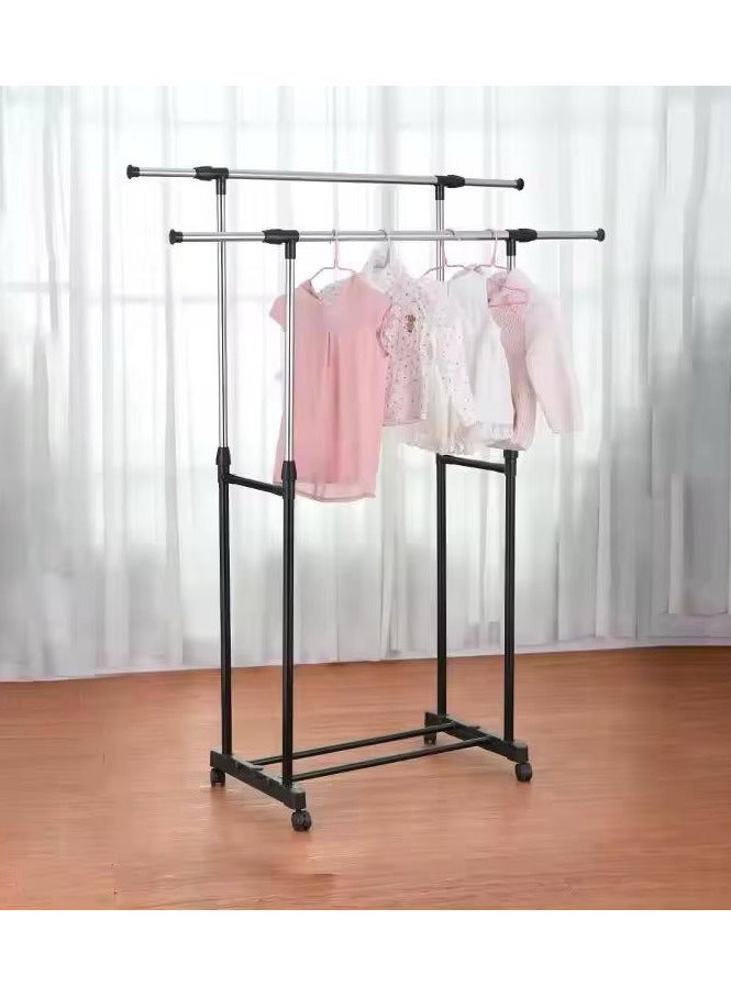 ضحكة  علاقة ملابس معدنية مزدوجة مع عجلات – ارتفاع قابل للتعديل وسعة كبيرة للتخزين - Image 1