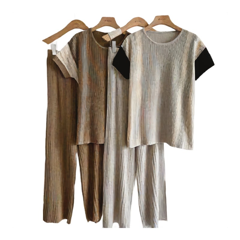 Fashionable Knitted Tracksuit Set with Pleated Contrast Trim Loose Fit Trousers and T-Shirt - Image 1