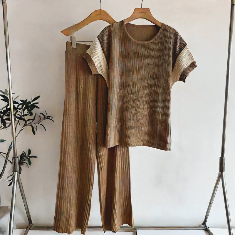 Fashionable Knitted Tracksuit Set with Pleated Contrast Trim Loose Fit Trousers and T-Shirt - Image 4