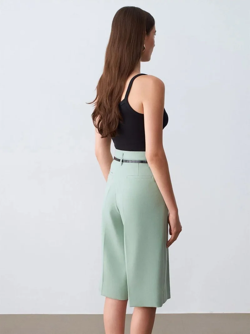ديلفين Dilvin High-waist Wide-leg Crepe Shorts With Belt