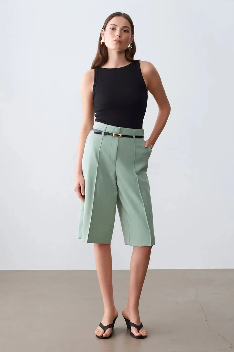 DILVIN High-waist Wide-leg Crepe Shorts With Belt