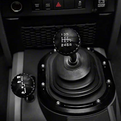 DV8 Offroad مقبض نقل الحركة البديل DV8 Offroad لجيب رانجلر JK 2011-2018 | متوافق مع ناقل حركة يدوي 6 سرعات | مصنوع من الألمنيوم المصبوب | قبضة مطاطية بنمط إطارات - Image 2