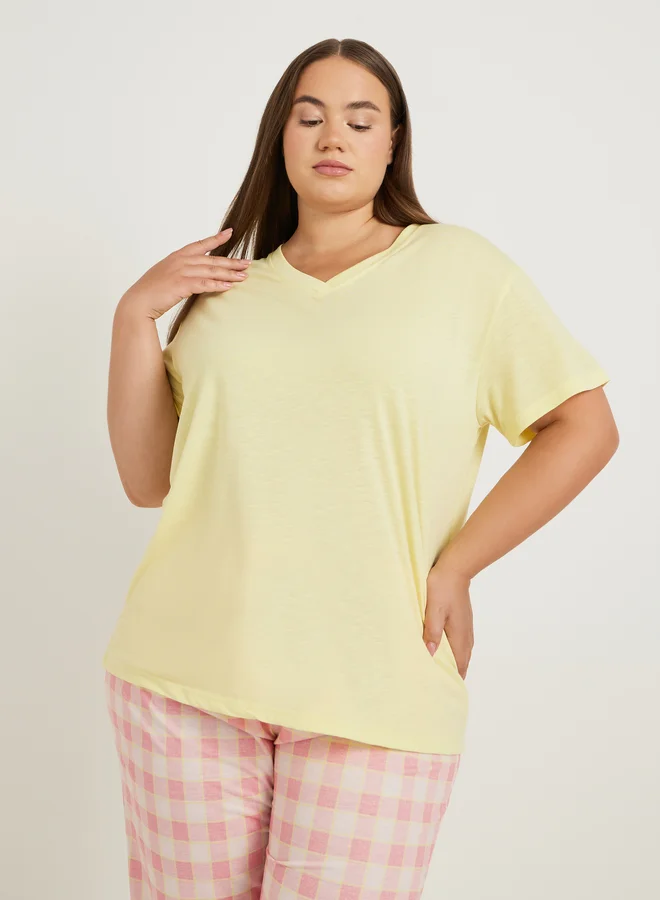 Styli Plus Size Slubbed V Neck T-Shirt and Checked Cuffed Pyjama Set