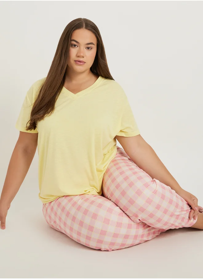 Styli Plus Size Slubbed V Neck T-Shirt and Checked Cuffed Pyjama Set