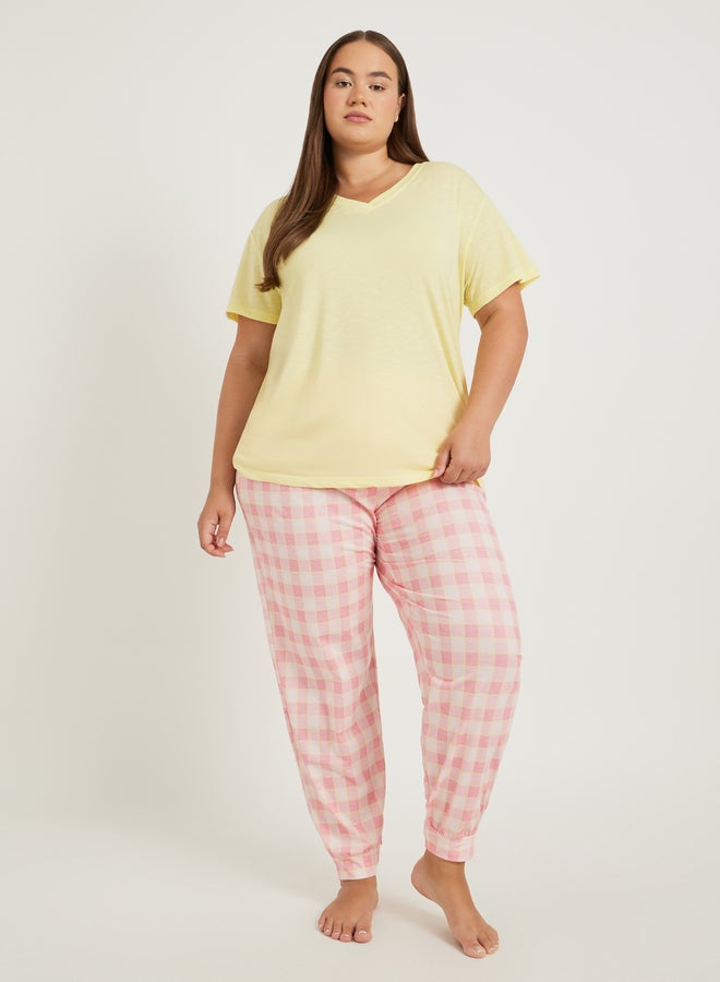 Styli Plus Size Slubbed V Neck T-Shirt and Checked Cuffed Pyjama Set - Image 2