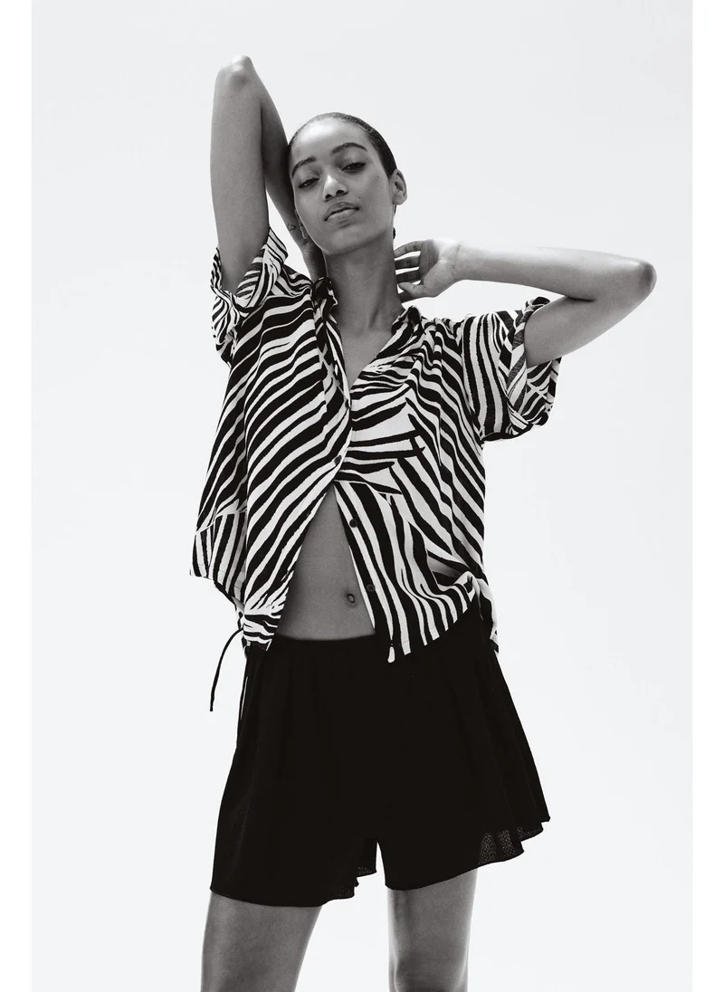 اتش اند ام Crinkled jersey shorts