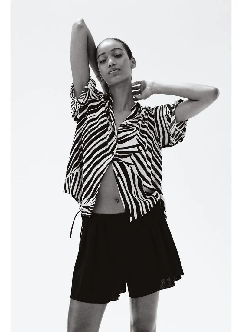 اتش اند ام Crinkled jersey shorts