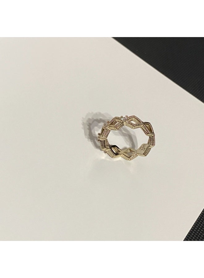 The ring is fashionable with all copper gold-plated craftsmanship, shining and beautiful