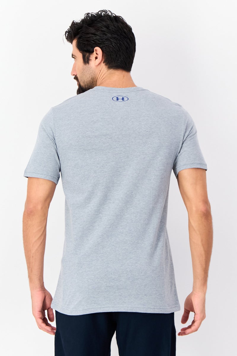 UNDER ARMOUR تي شيرت رياضي للرجال بأكمام قصيرة مناسب في الهواء الطلق، رمادي - Image 2