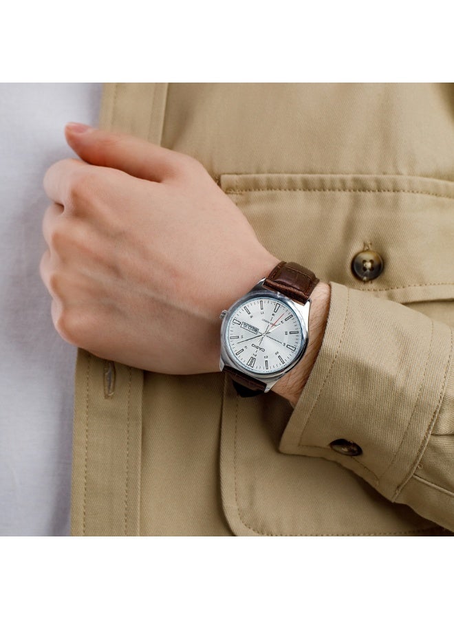 كاسيو ساعة كاسيو للرجال MTP-V006L-7CUDF – قرص فضي، سوار جلد بني، عرض اليوم والتاريخ، هيكل كلاسيكي من الستانلس ستيل - Image 5