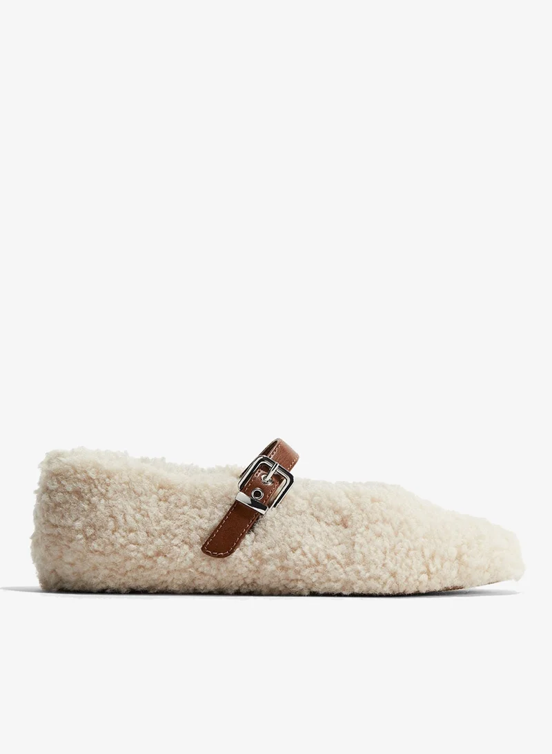 اتش اند ام حذاء باليه بتصميم ماري جين