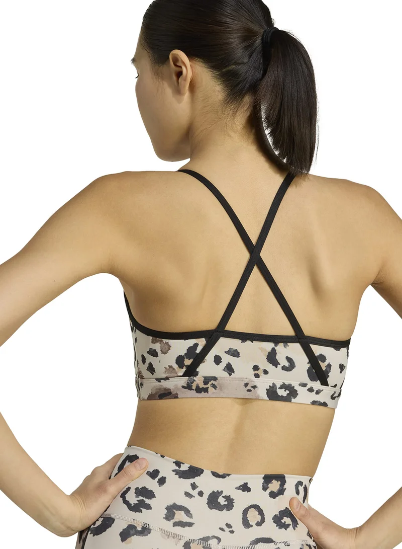 اديداس حمالة صدر رياضية أساسية بطبعة دعم خفيف