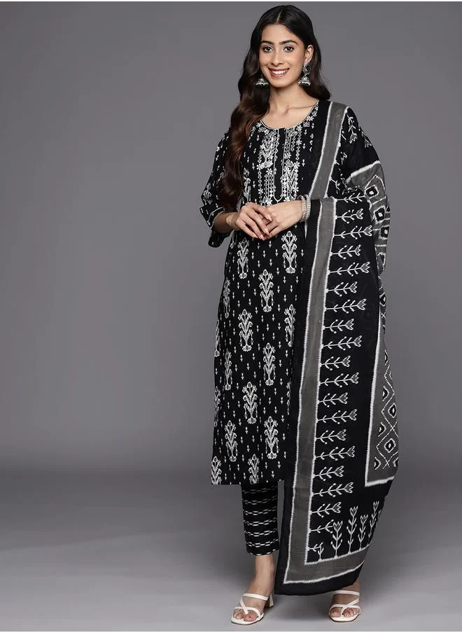 لباس All-Over Print Straight Fit Kurta with Trousers and Dupatta by Styli
