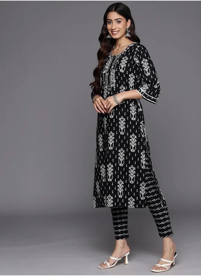 لباس All-Over Print Straight Fit Kurta with Trousers and Dupatta by Styli