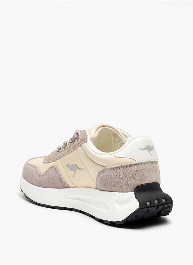 kangaROOS حذاء نسائي للمشي بتفاصيل الشعار مع رباط للإغلاق  - Image 1