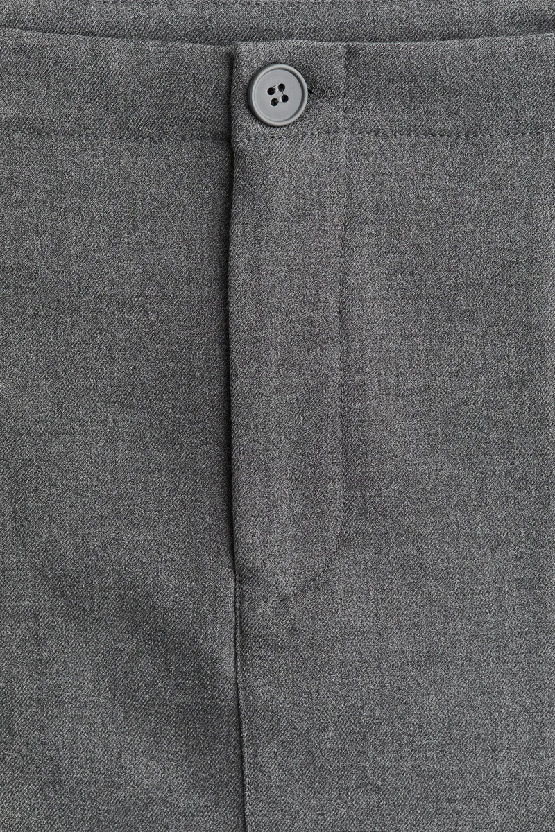 اتش اند ام تنورة ضيقة