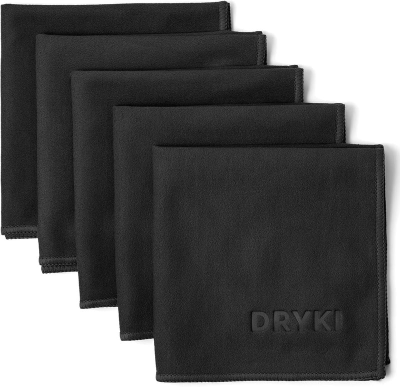 DRYKI مناديل الماصة للعرق - المناديل الرياضية الأصلية من الألياف الدقيقة لامتصاص العرق من اليدين والوجه والجسم (أسود كلاسيكي، 5 عبوات + حقيبة) - Image 1