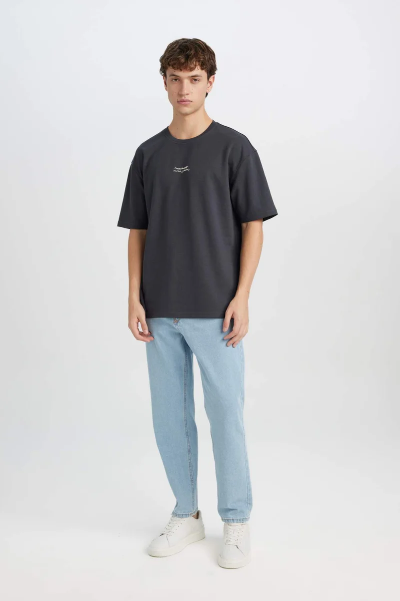 ديفاكتو Boxy Fit Crew Neck Printed Short Sleeve T-Shirt