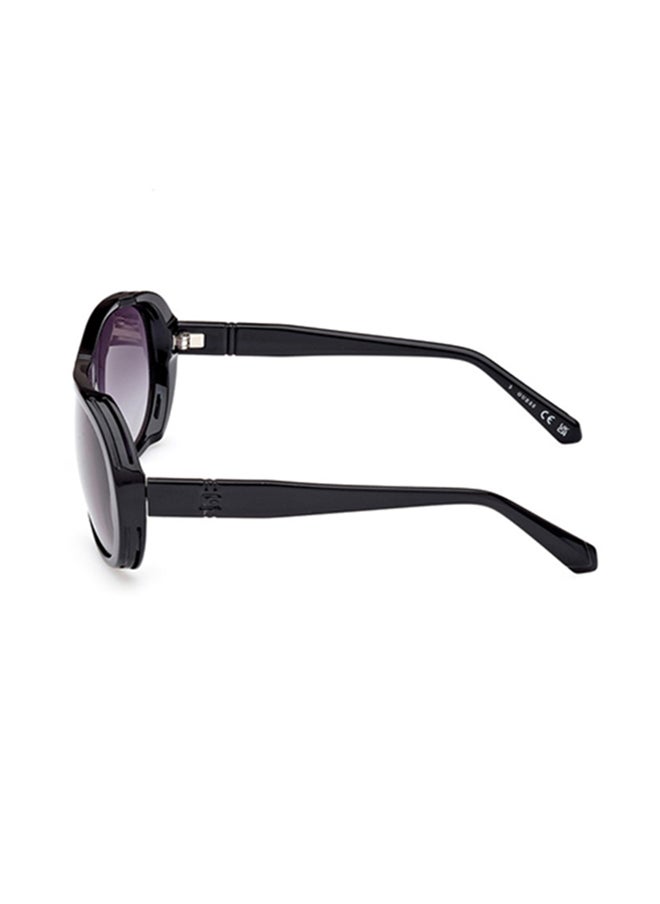 GUESS Pilot Sunglasses For Men - Black  - Image 2