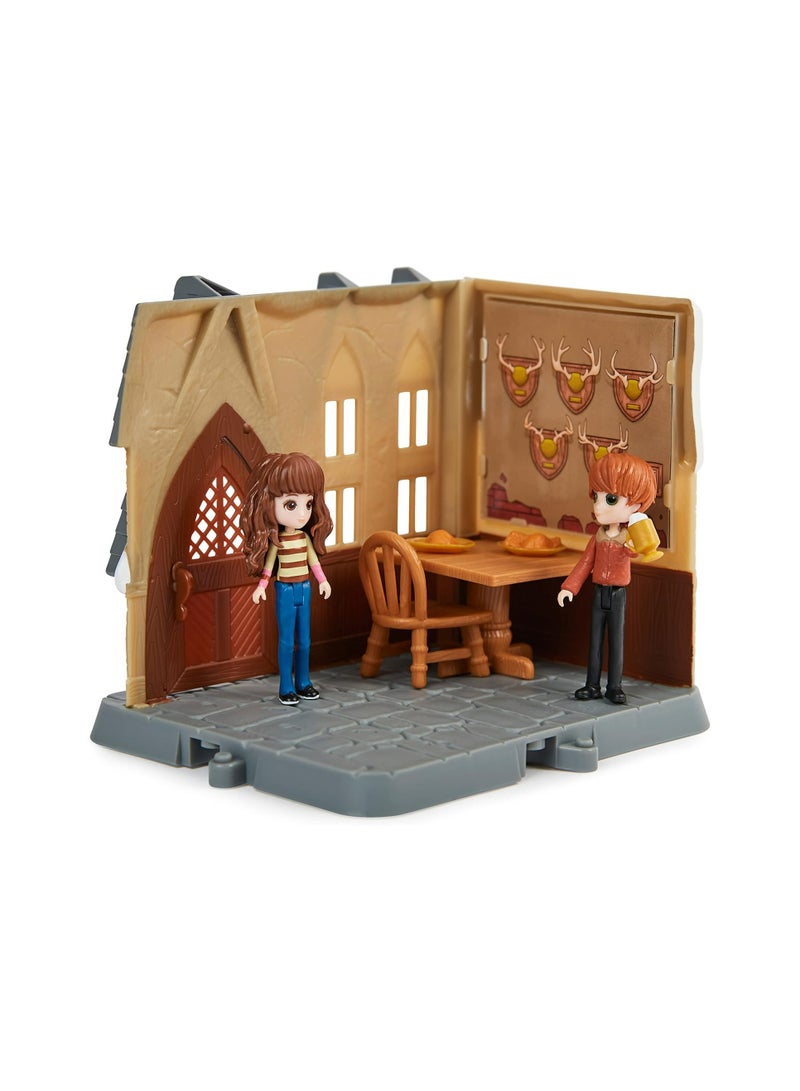 SPIN MASTER Wizarding World Harry Potter, Magical Minis Three Broomsticks Playset with 2 Exclusive Figures and 5 Accessories - Image 3