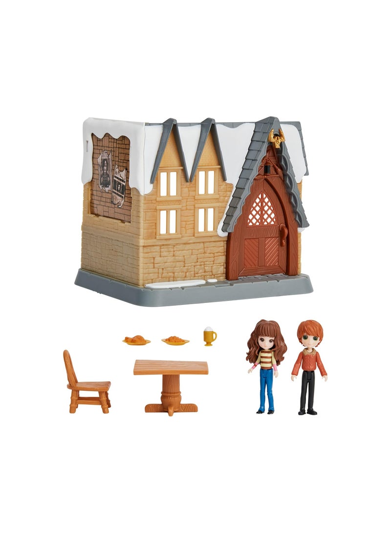 SPIN MASTER Wizarding World Harry Potter, Magical Minis Three Broomsticks Playset with 2 Exclusive Figures and 5 Accessories - Image 2