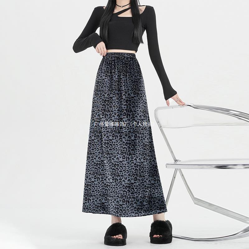 Real S Spot 2025 High-End Leopard Print Velvet Skin-Friendly Half-Length Hip-Hugging Fishtail Long Skirt Elastic Waist Mid-Length Skirt - Image 3