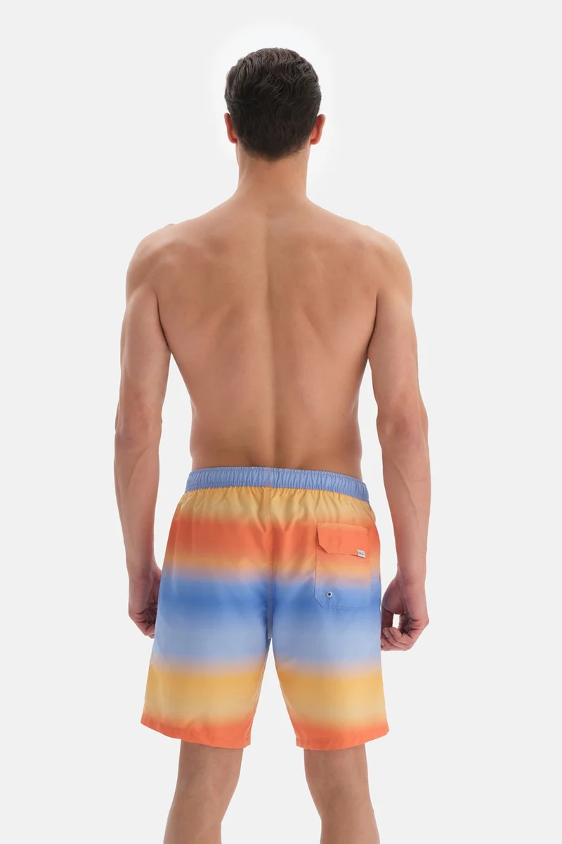 داجي Mountain Blue - Gradient Des. Bermudas