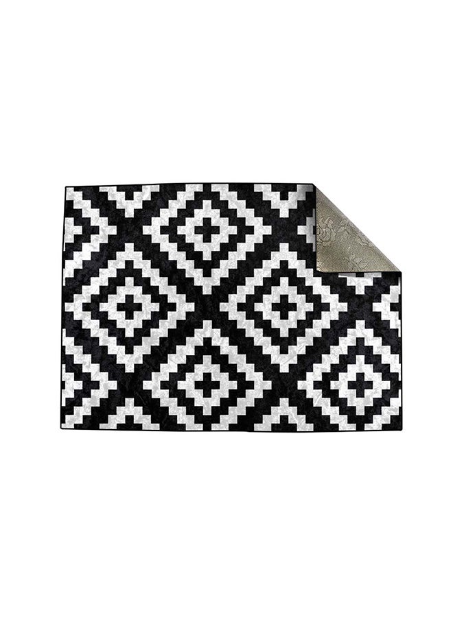 RIZARIES Black and White Geometric Centerpiece Rug, Fabric, Rectangle - Image 2