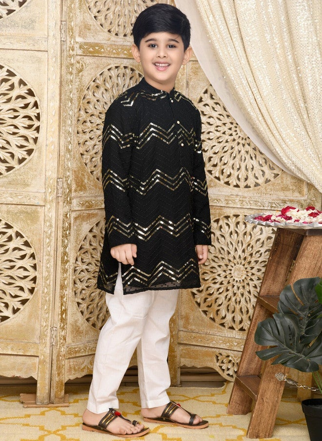 Saka Designs كُرتا أسود مزخرف بالفصوص للأولاد مع بيجاما - Image 4