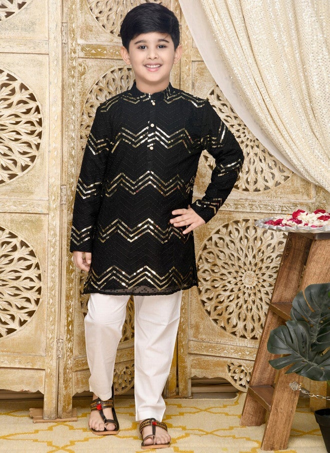 Saka Designs كُرتا أسود مزخرف بالفصوص للأولاد مع بيجاما - Image 2