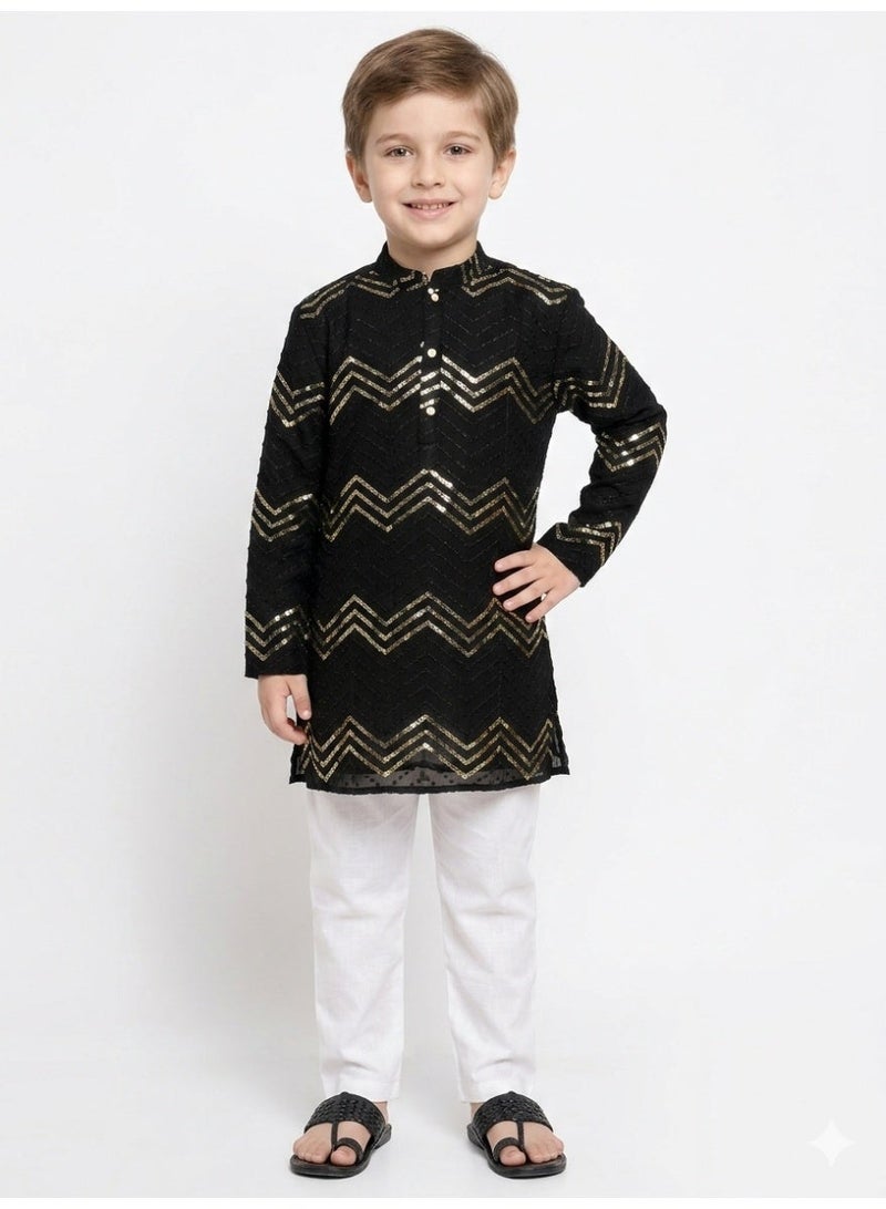 Saka Designs كُرتا أسود مزخرف بالفصوص للأولاد مع بيجاما - Image 1